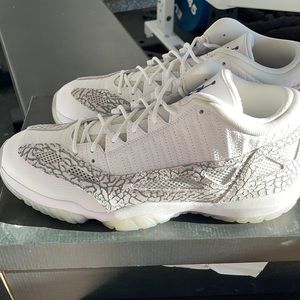Air Jordan 11 Retro Low